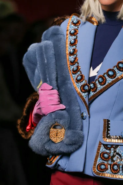 Look 19